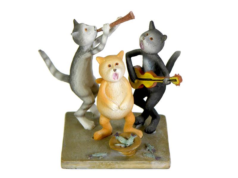 Три фигурки. Фигурки из полистоуна коты. Три кошечки статуэтка. Статуэтки с полистоуна. Статуэтки из полистоуна Кошачья семья.