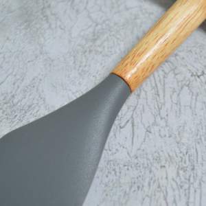 «Лопатка силиконовая с деревянной ручкой, 31*5.6см» - фото 1